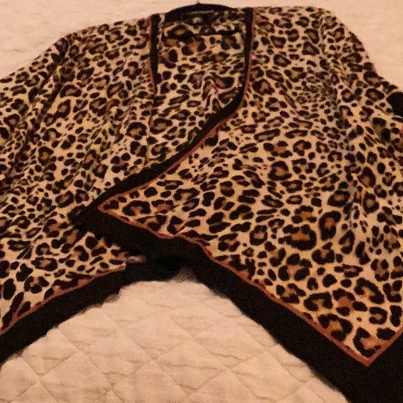 Vince Camuto kimono - Picture 5 of 5